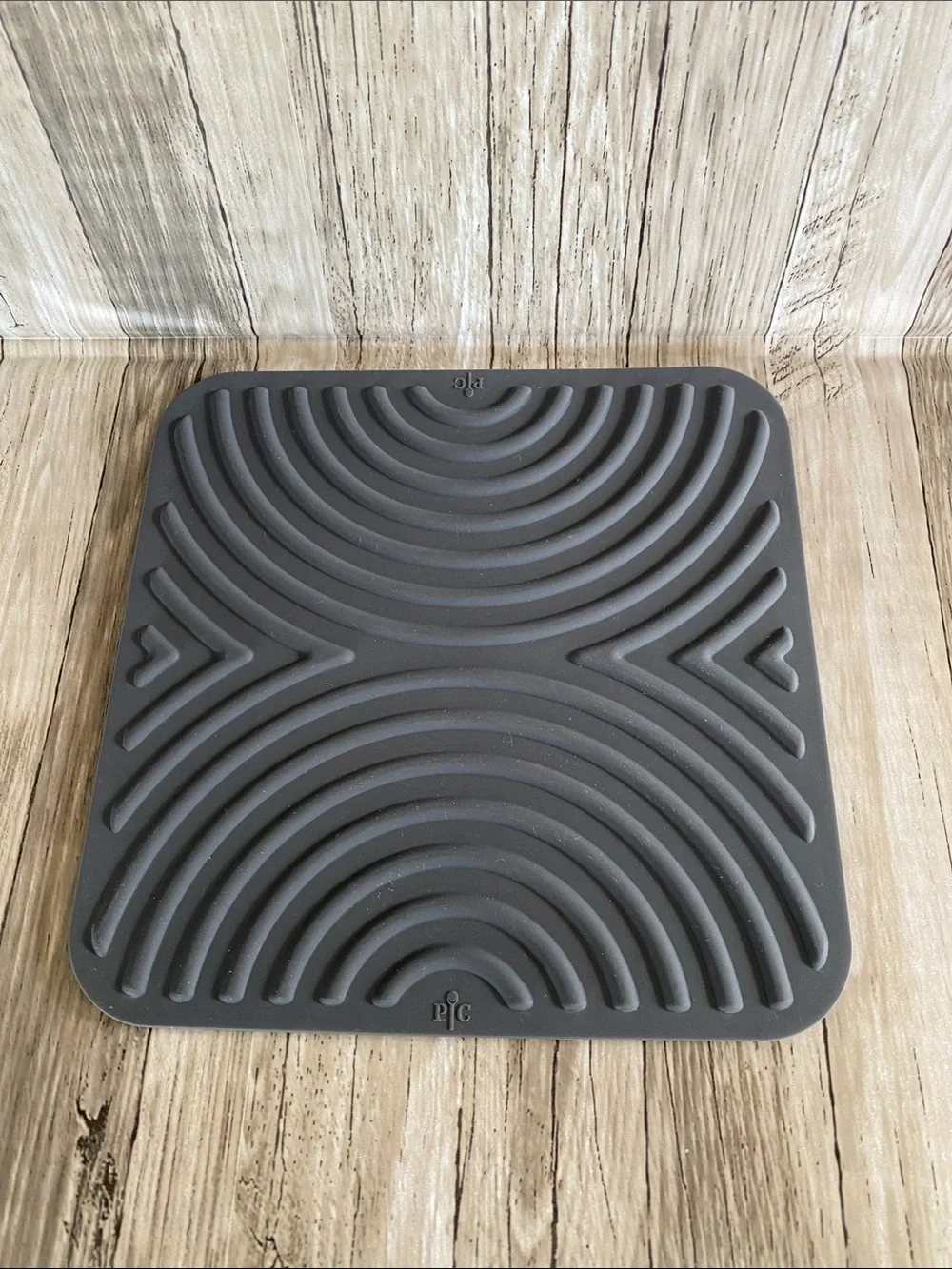 Pampered Chef Gray Silicone Trivet /Hot Pad - Gray